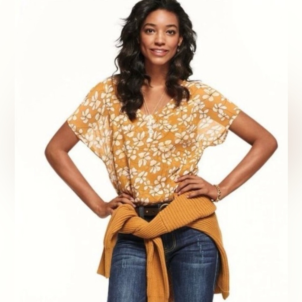 Cabi Thrive V Neck Floral Butterscotch Blouse Small